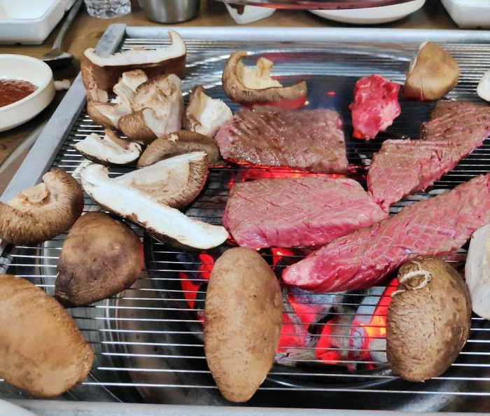 생생정보 충남 당진 한우 특수 부위 무한리필 훈제 목살 맛집