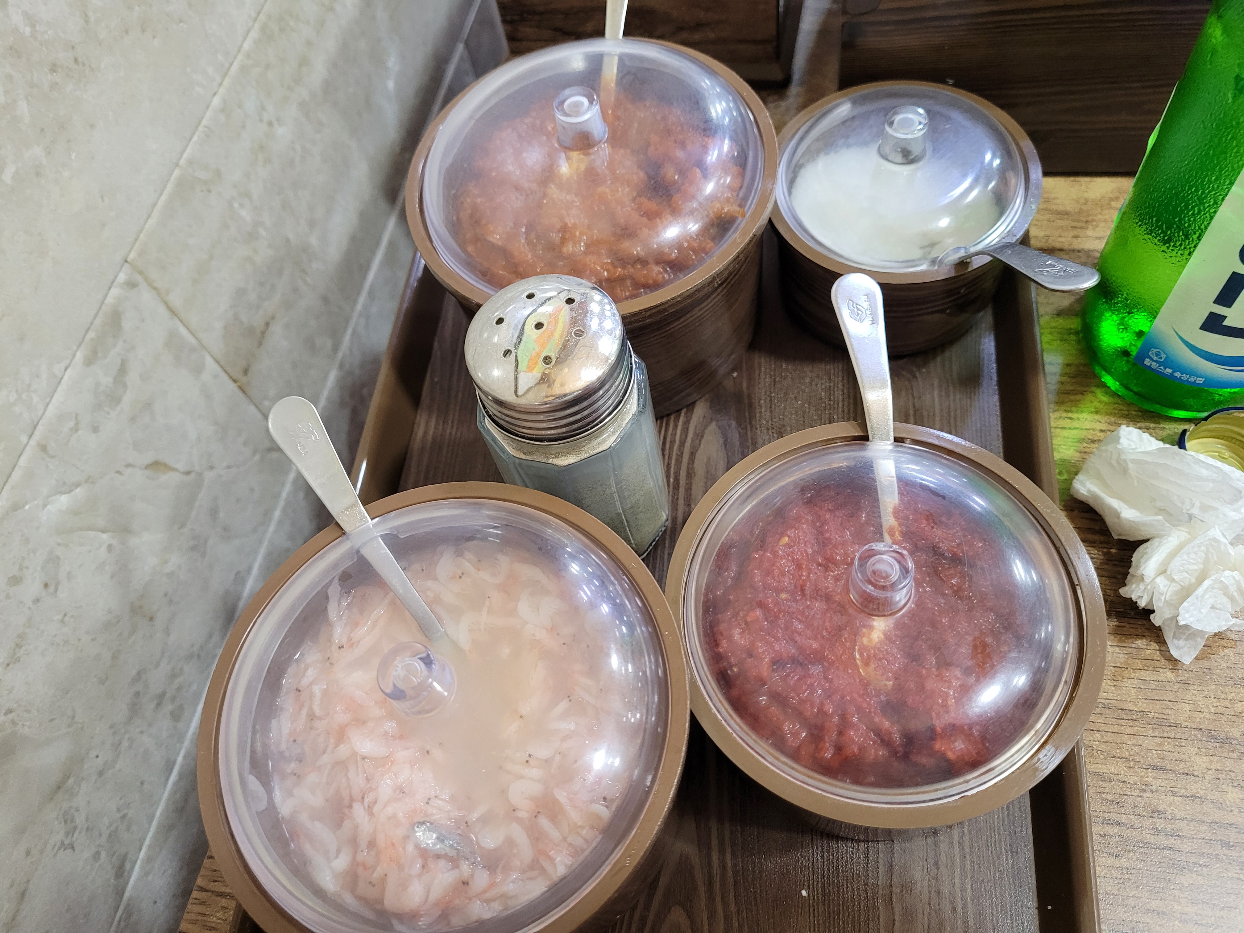 새우젓등 여러 양념들