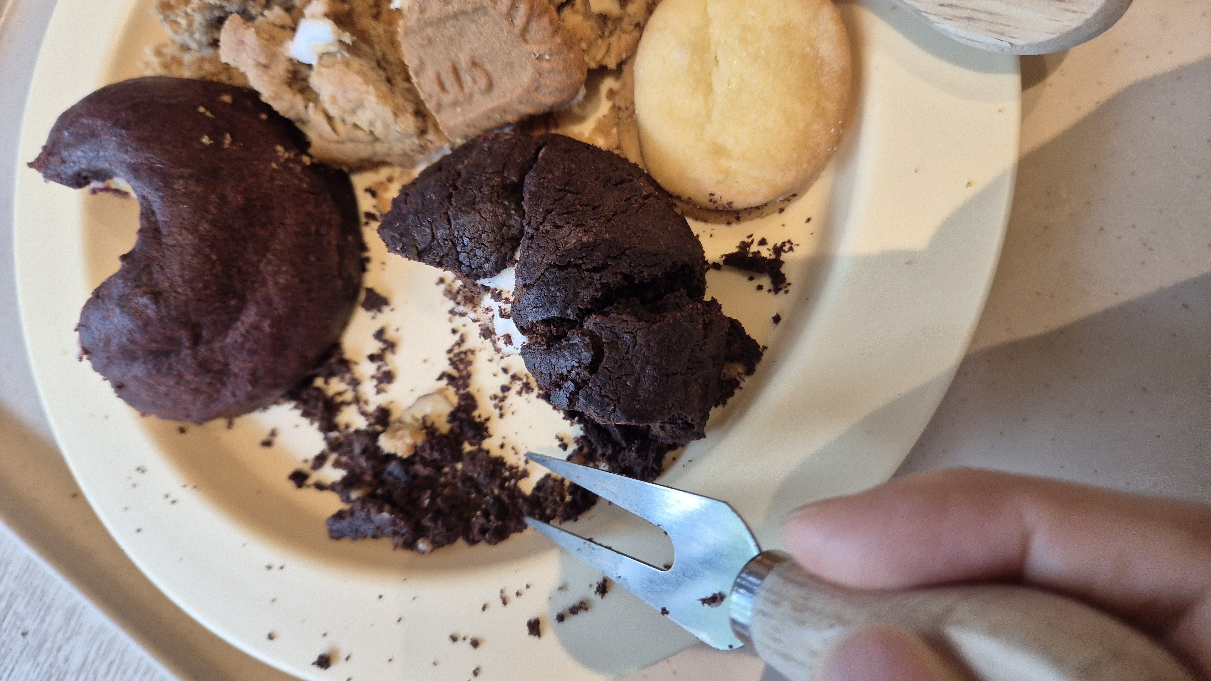 초코스모어 쿠키는 너무 드라이해서 별로임