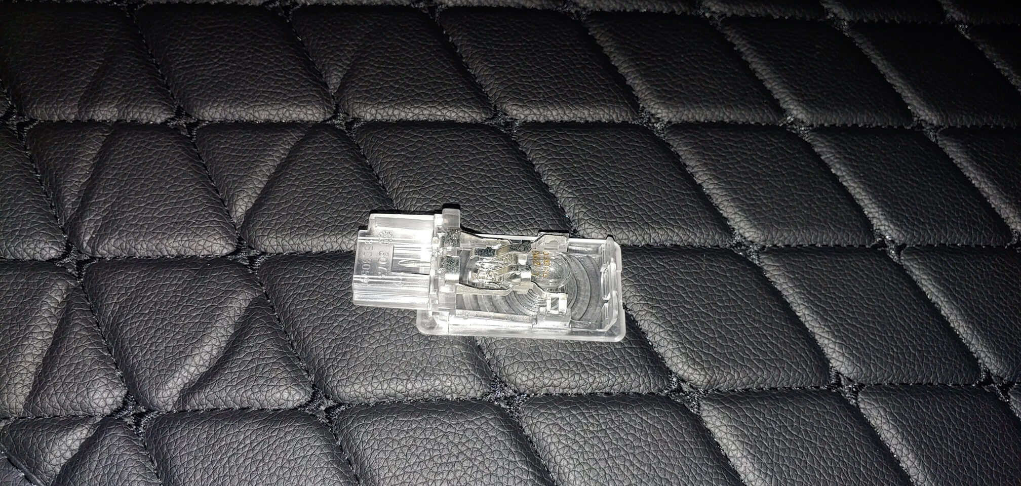 실제 차주가 알려주는 쉐보레 트랙스 크로스오버 - LED 실내등(전등) 교체하기