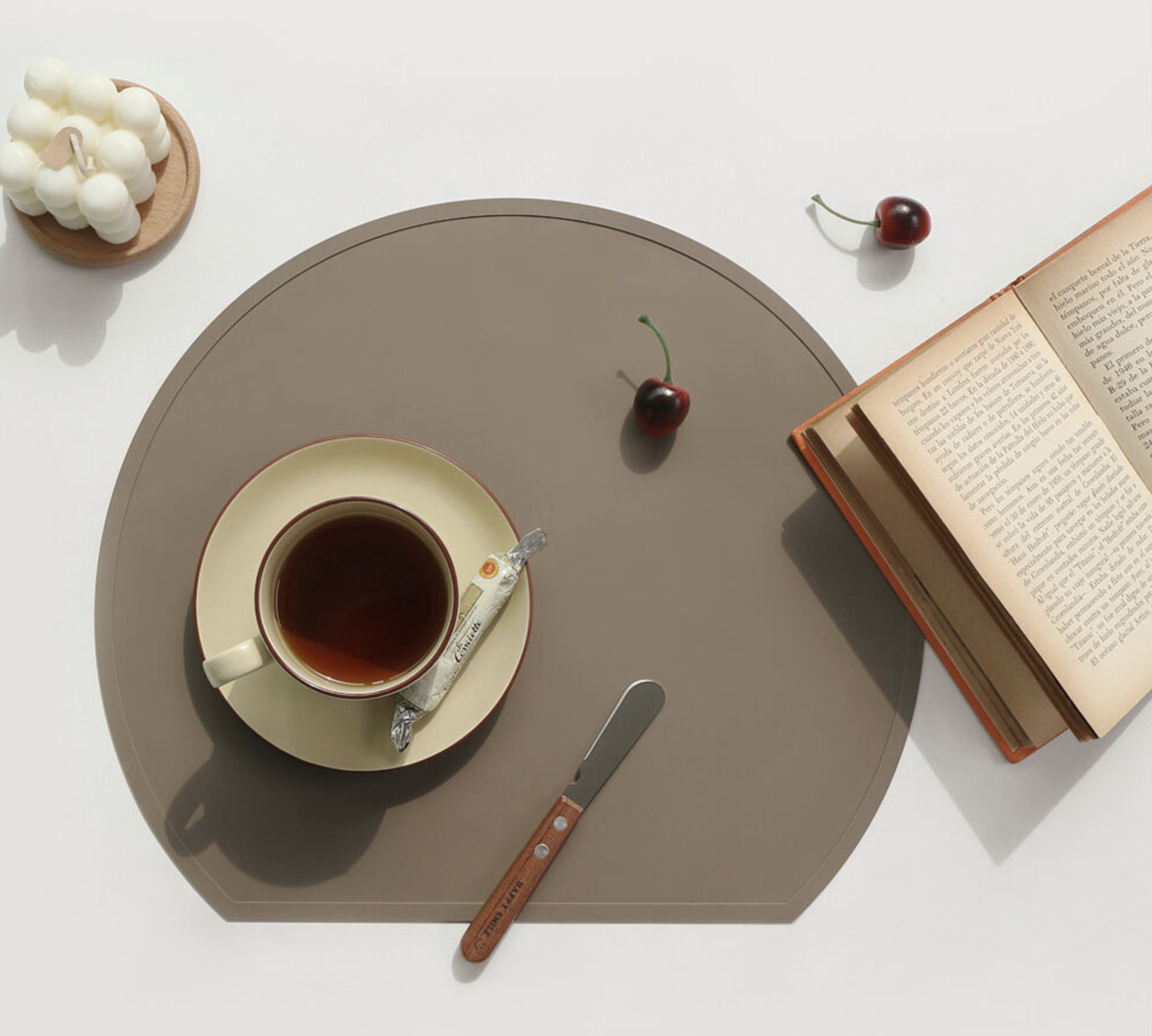 반원 모양 테이블 매트 