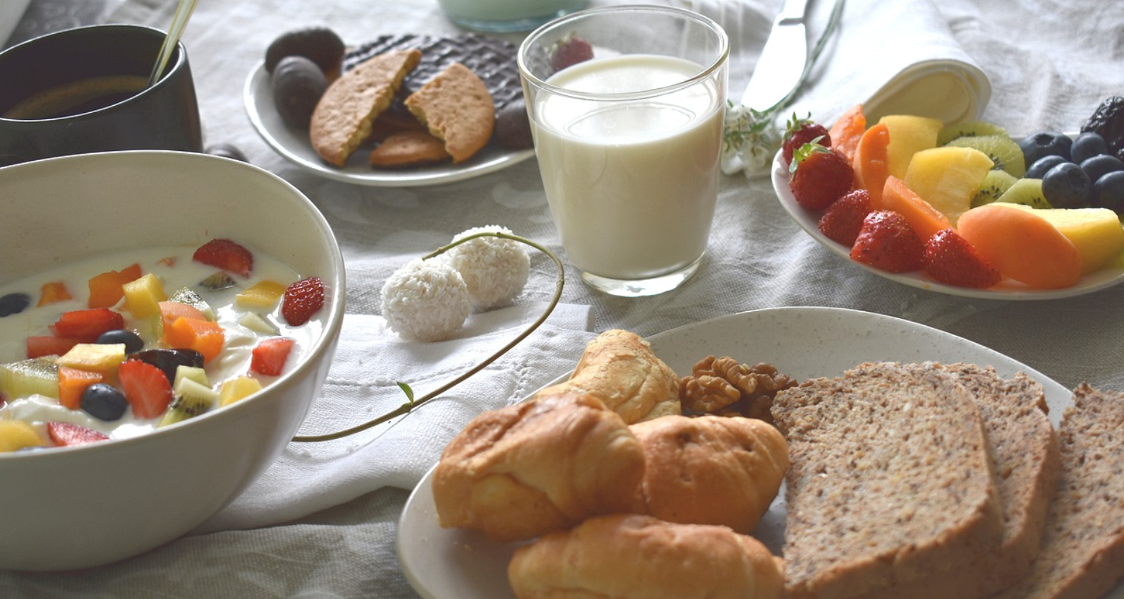 간단하고 영양가 있는 아침 메뉴와 레시피