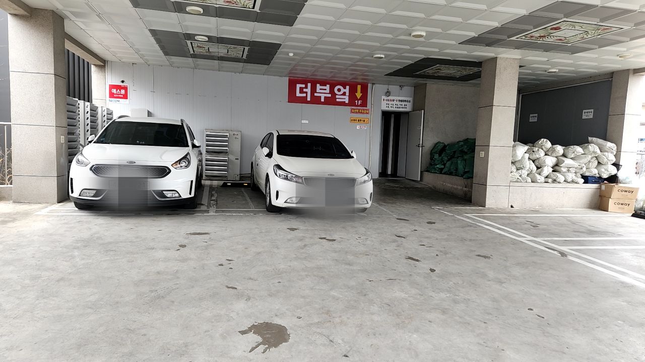 내부주차장 좌측