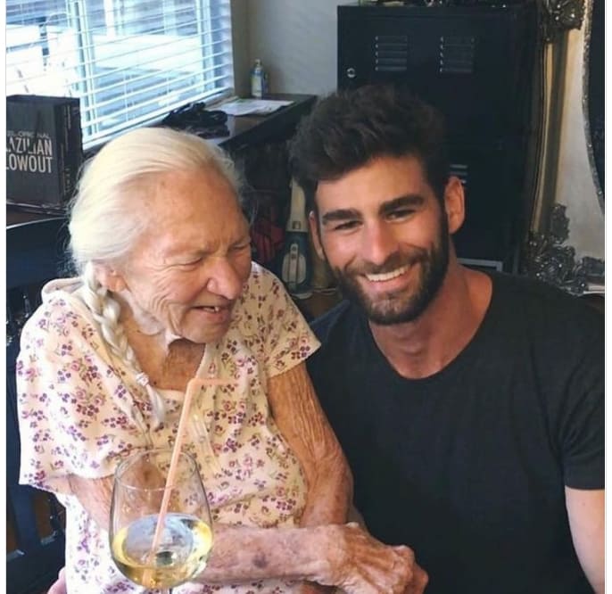 Young Man Invites 89-Year-Old Neighbor