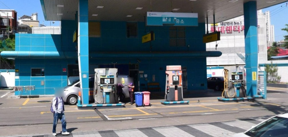 서계동 주유소 인도 돌진