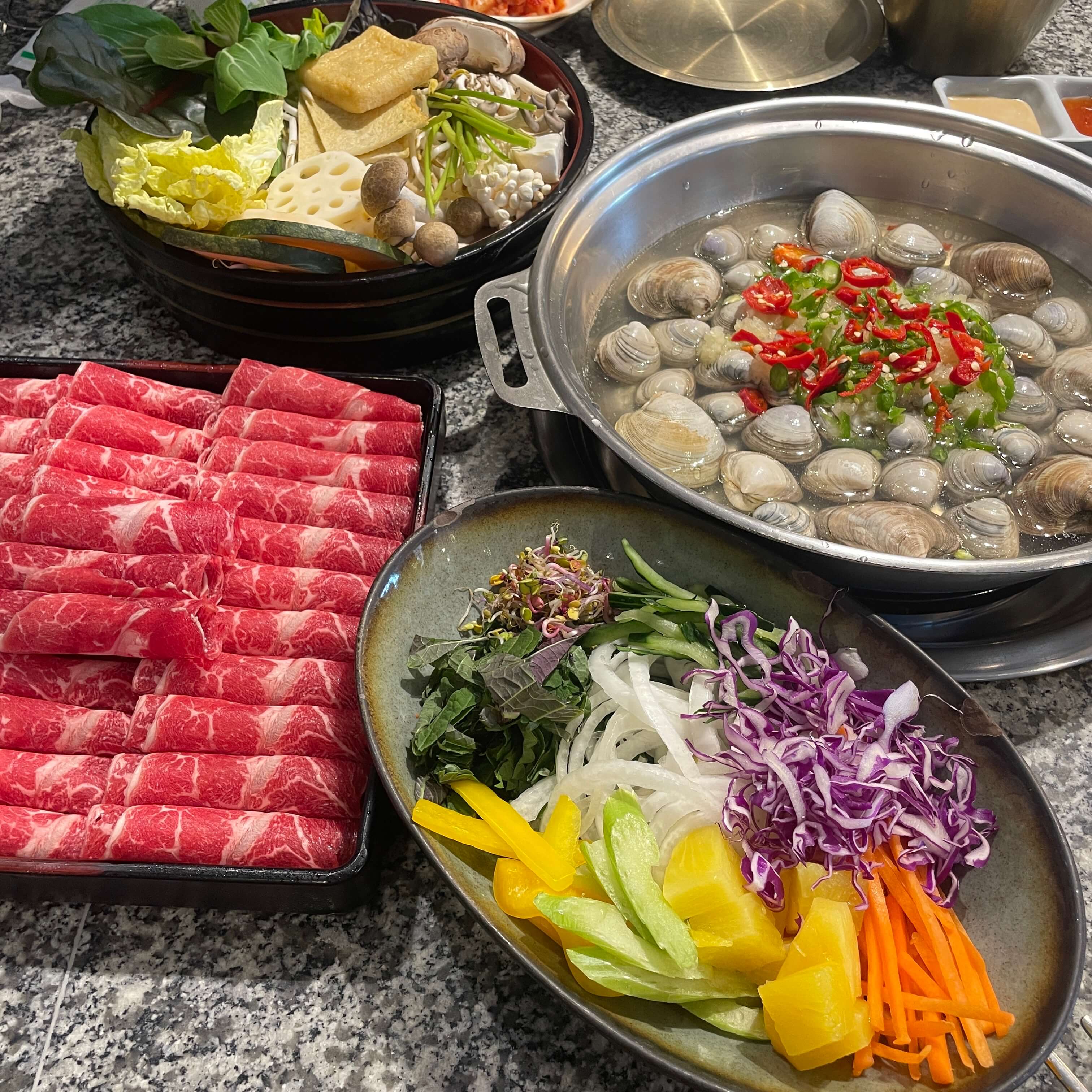 동백샤브샤브 생조개 월남쌈 사진