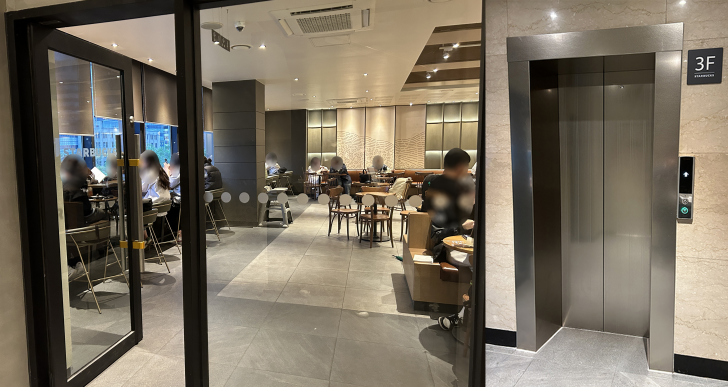 스타벅스-광화문점-내부-3층-엘레베이터