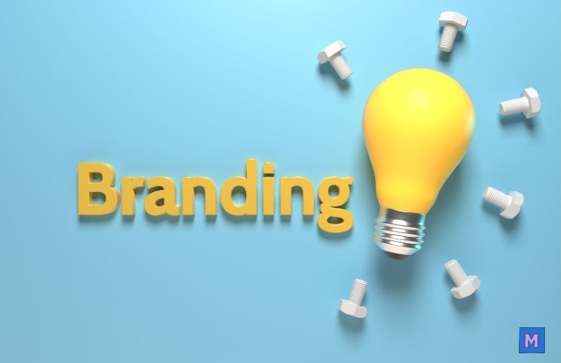 브랜딩 아이디어를 상징하는 전구와 Branding 텍스트 via canva