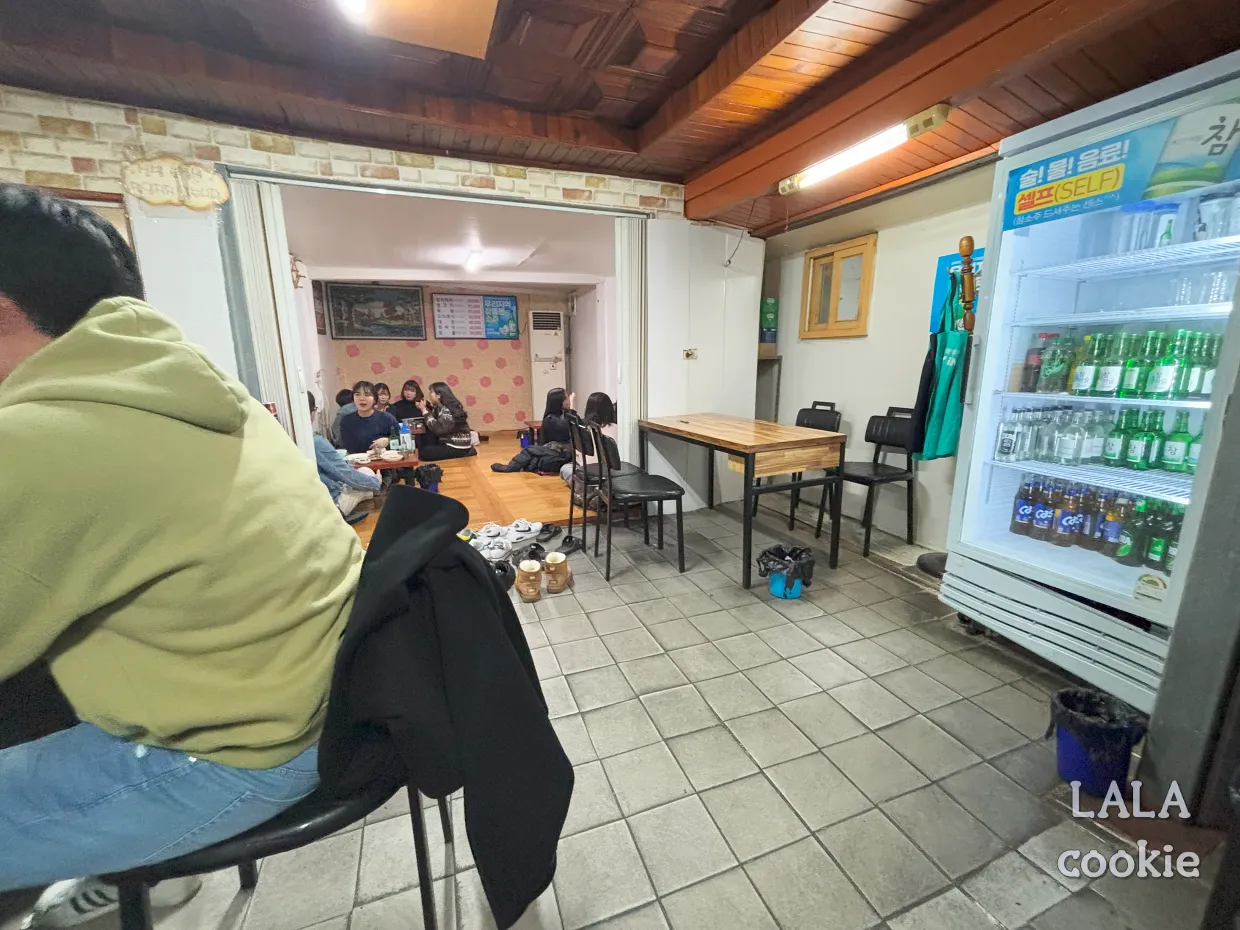 대구-중구-생고기-맛집-왕거미식당-내부-테이블