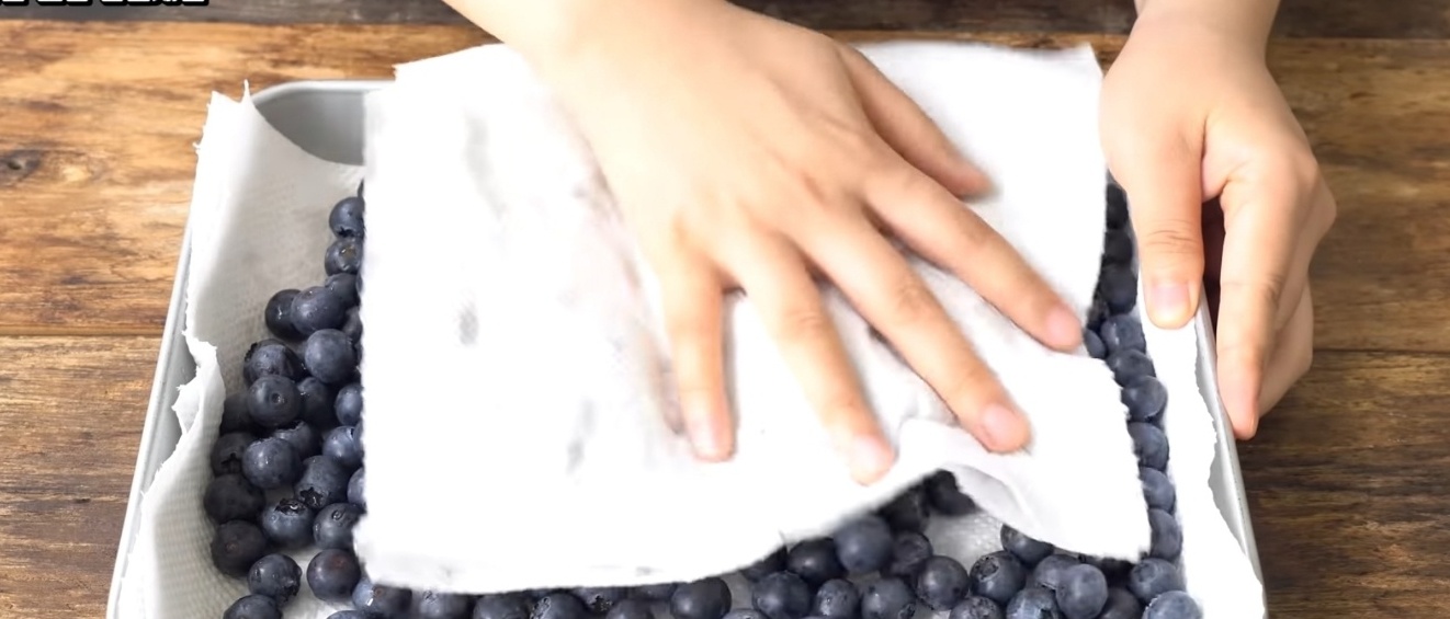 블루베리 세척 후 관리하는 이미지