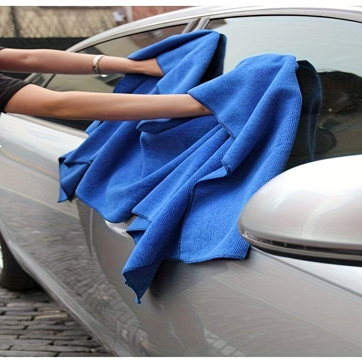 전조-타월로-유리를-닦고있는-모습