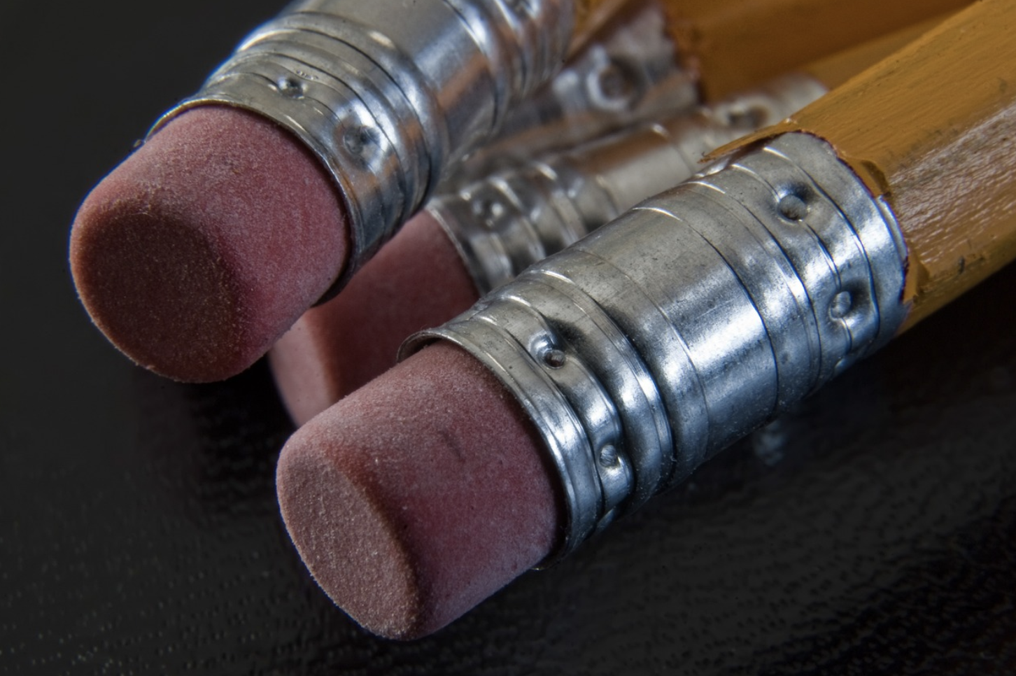 지우개는 빵에서 시작됐다? 우리가 몰랐던 ‘지우는 도구’의 놀라운 역사