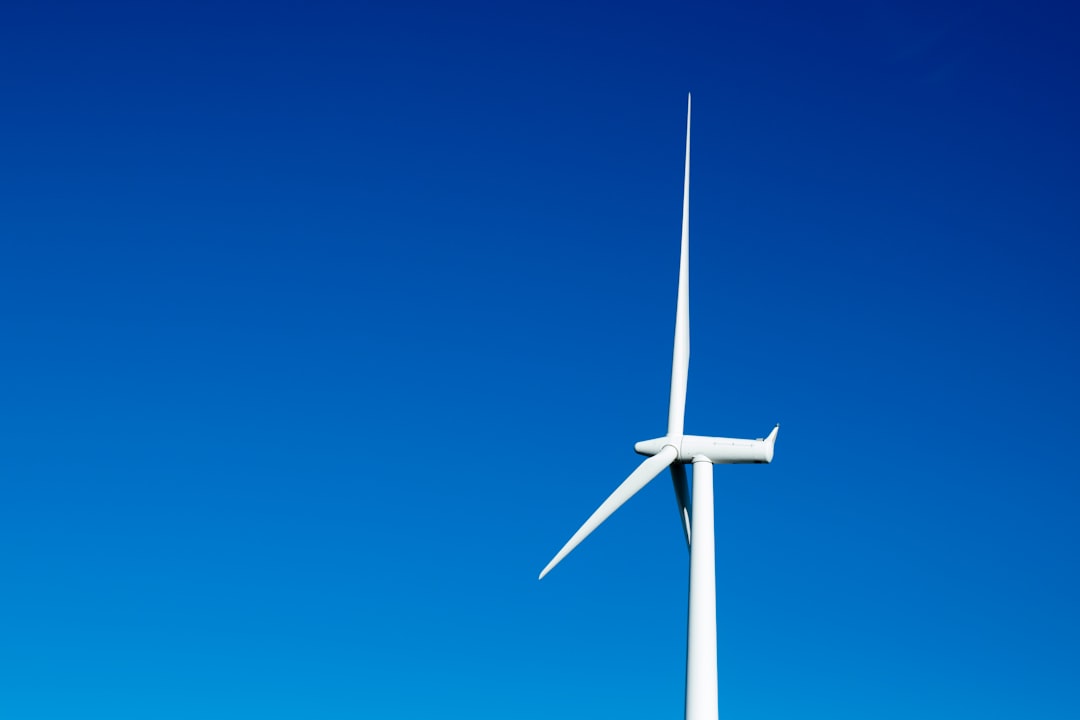 Renewables. 가장 포괄적이고 핵심적인 명사로, 신재생에너지 관련주를 대표하는 단어입니다.