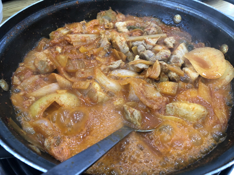 통돼지 두루치기