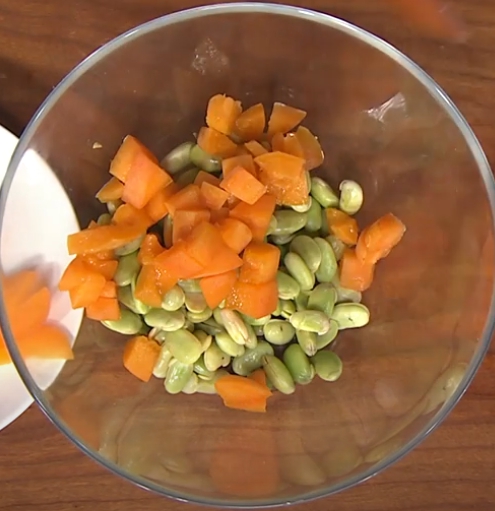 한국의 떡 종류 살구떡-살구 작게 썰기