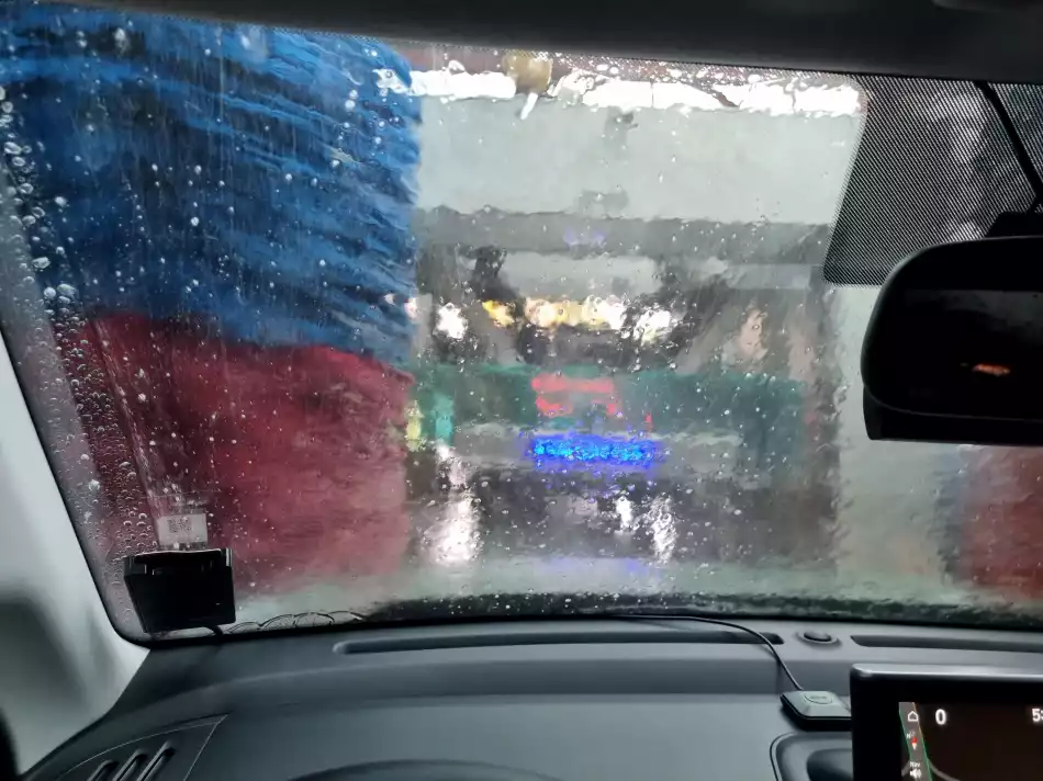 외부 세차 인증은 안에서 이렇게 남깁니다.