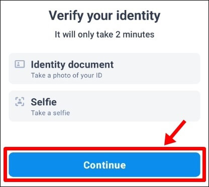 신분증과 셀피 두가지 과정을 보여주는 사진