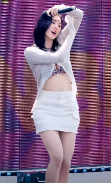 권은비 워터밤