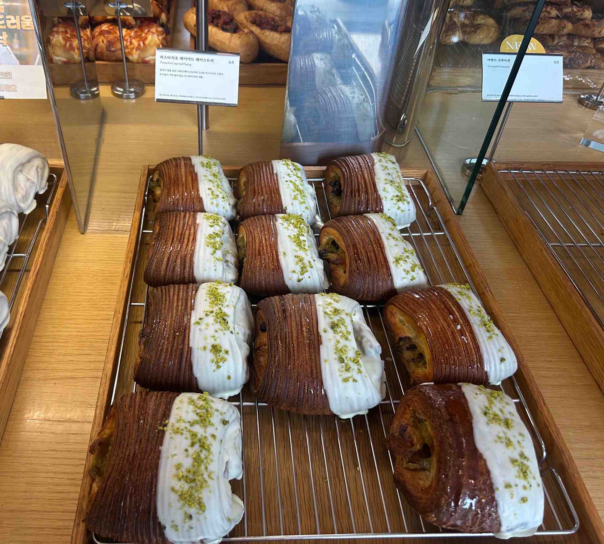 피스타치오 레이어드 페이스트리