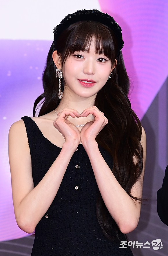 그룹 아이브 장원영이 지난달 15일 오후 서울 여의도 KBS홀에서 열린 '2023 뮤직뱅크 글로벌 페스티벌' 레드카펫 포토월 행사에 참석하고 있다. [사진=정소희 기자]