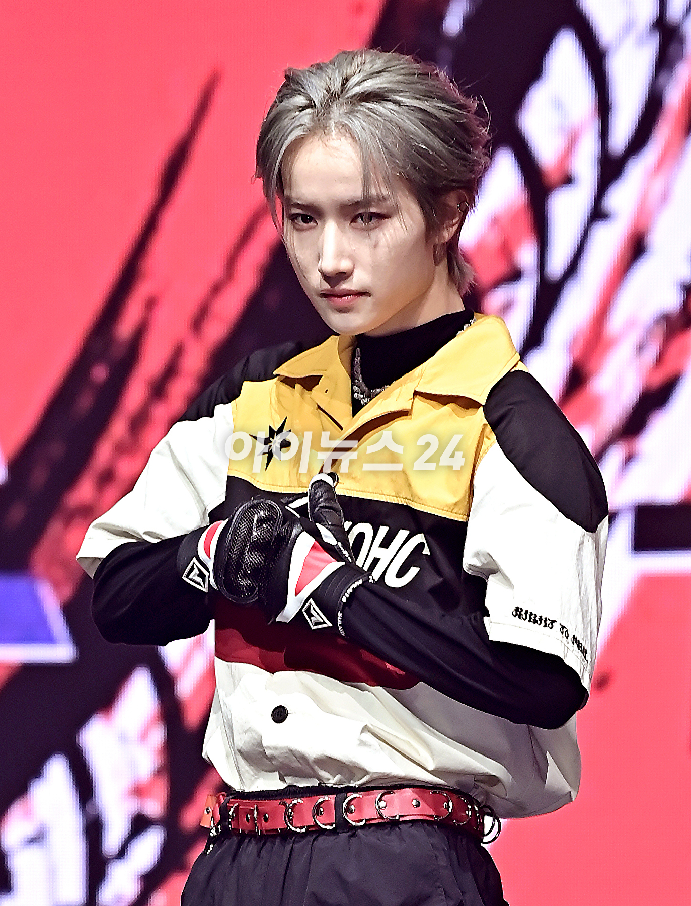 그룹 템페스트(TEMPEST) 혁이 20일 오후 서울 목동 로운아트홀에서 열린 첫 번째 싱글 앨범 '폭풍 속으로' 쇼케이스에서 포토타임을 갖고 있다. [사진=곽영래 기자]