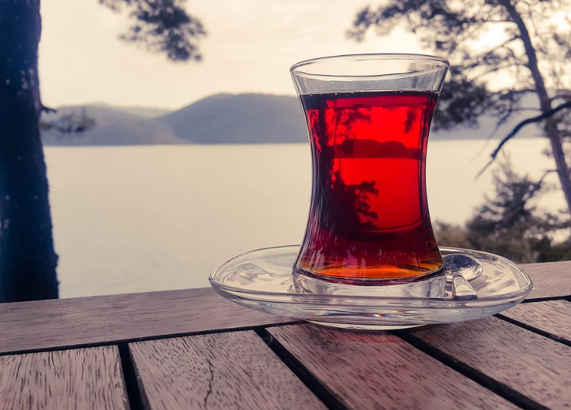 생강과 계피의 조화 한국의 천연 힐링 티 수정과