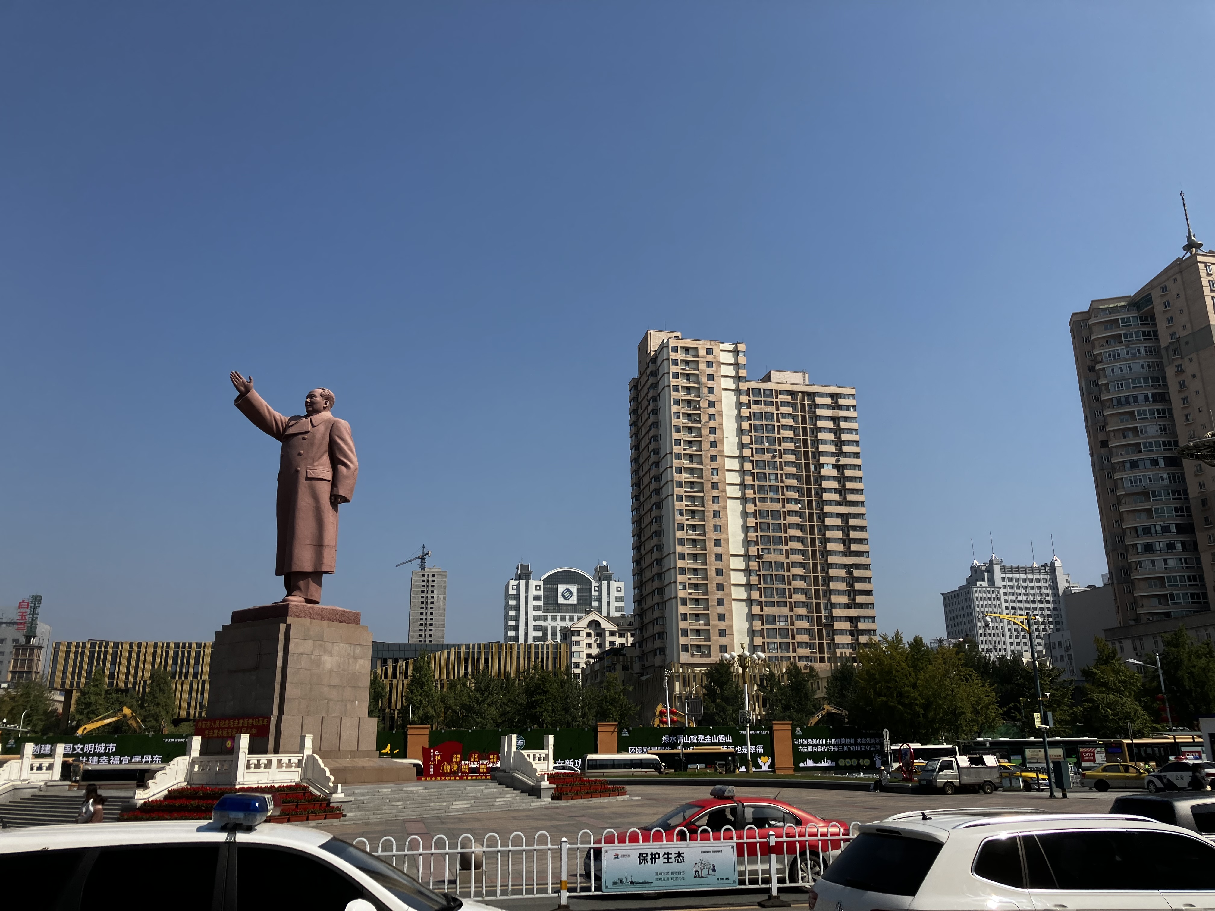 단동역 앞 마오쩌둥