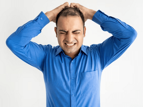탈모로 고민하는 남성