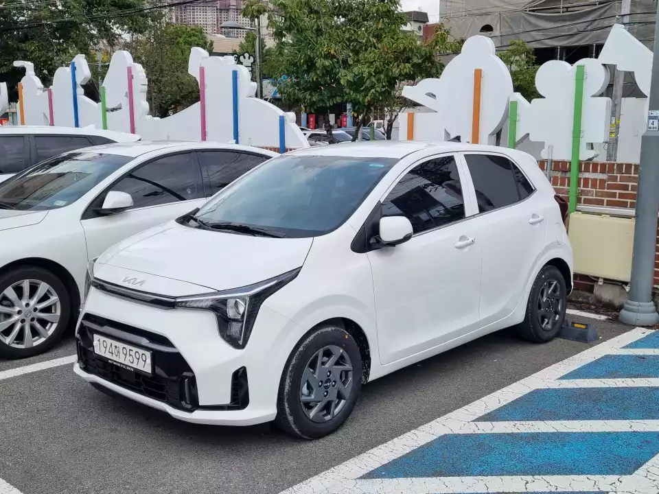 2~3분 기다리다 빈 자리가 생겨 주차했습니다.