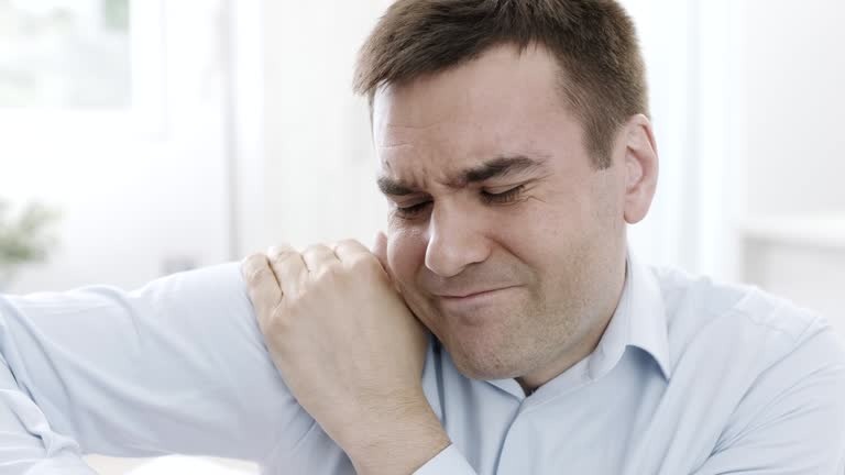 어깨 아플때 혈자리