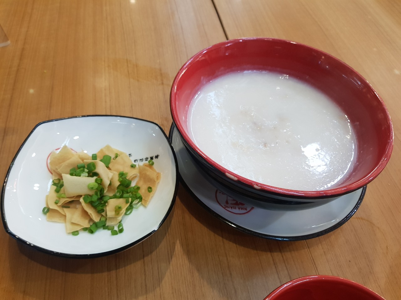 호치민 프랜차이즈 광둥 음식 전문점 SAN FU LOU - 닭죽(Chicken Conge)