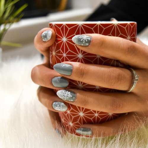 손톱 검은 세로줄