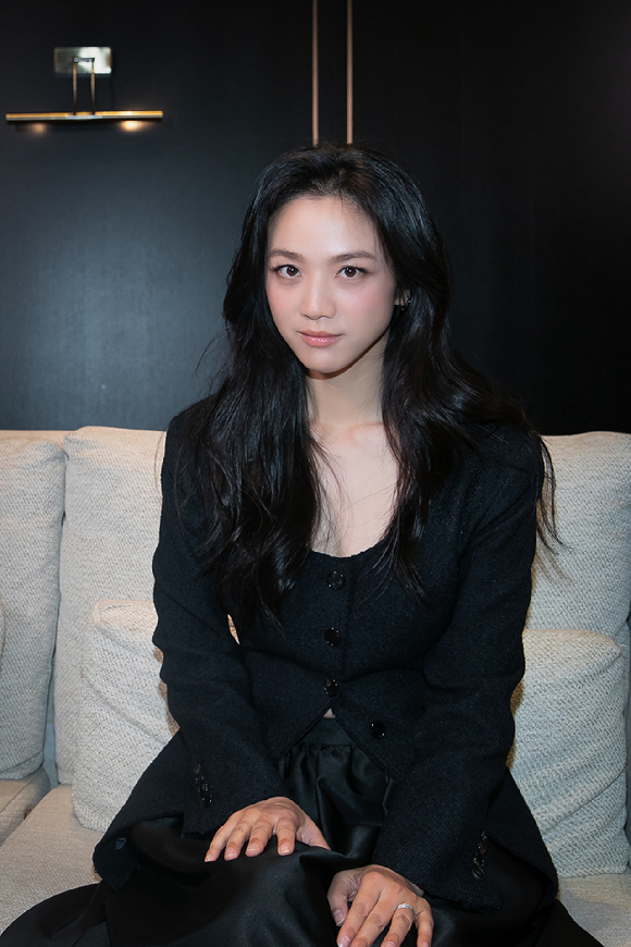 배우 탕웨이가 영화 '원더랜드' 인터뷰에 앞서 포즈를 취하고 있다. [사진=(주)에이스메이커무비웍스]