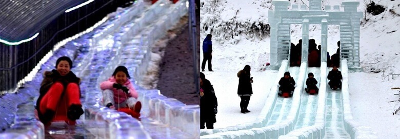 좌측사진은 봅슬레이 트랙처럼 생긴 얼음으로 만들어진 2개의 특랙이 있는 썰매장에서 엄마와 딸이 각각 썰매를 타고 위에서 아래로 내려오며 웃고 있는 모습이며 우측사진은 3개의 트랙이 있는 얼음썰매장에서 3명이 동시에 위에서 아래로 내려오고 있는 모습