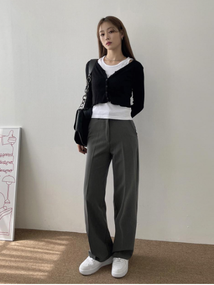와이드 슬랙스에 스니커즈