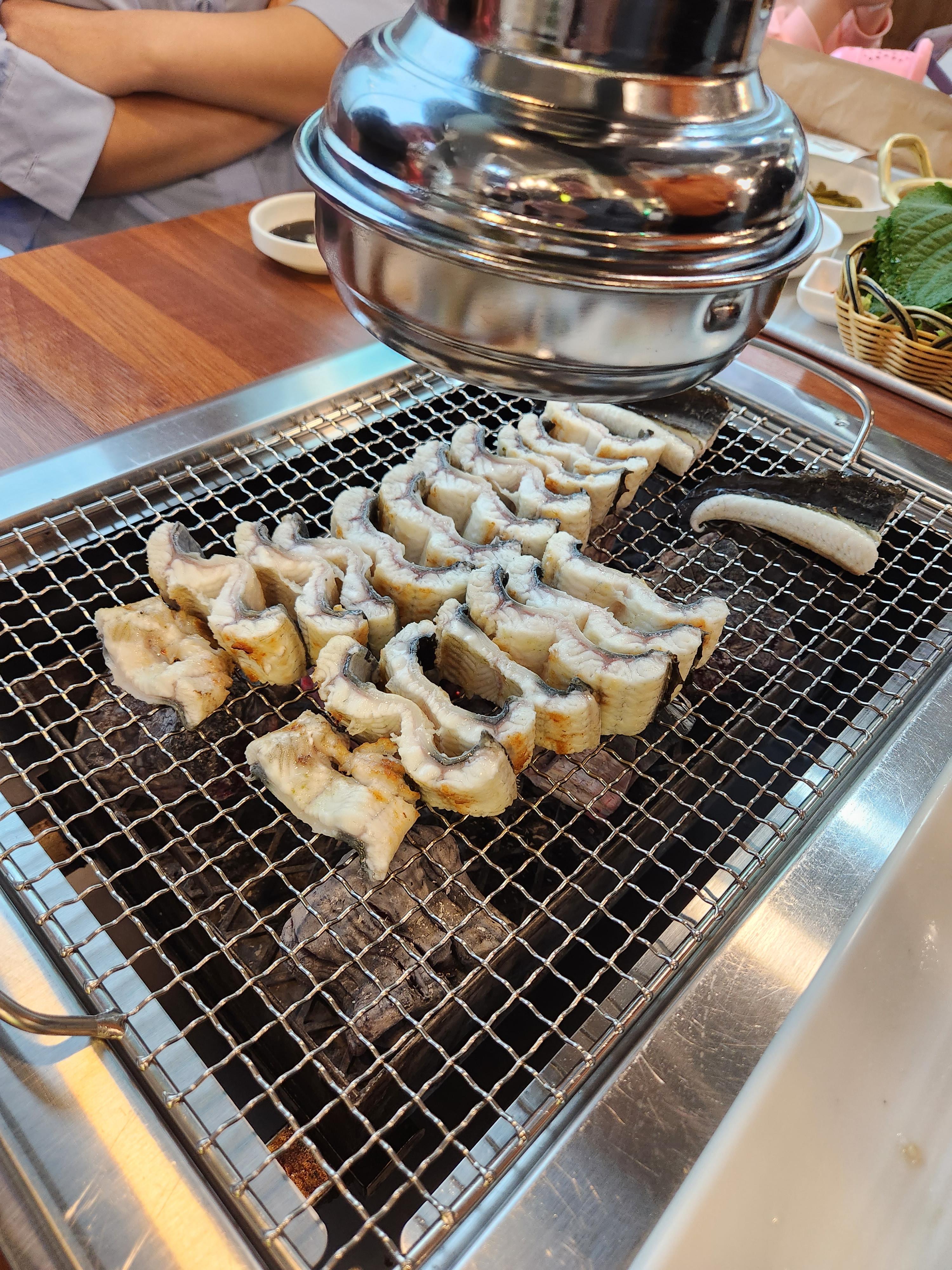 용인 황실 민물장어 소금구이 맛있게 먹어볼까요?