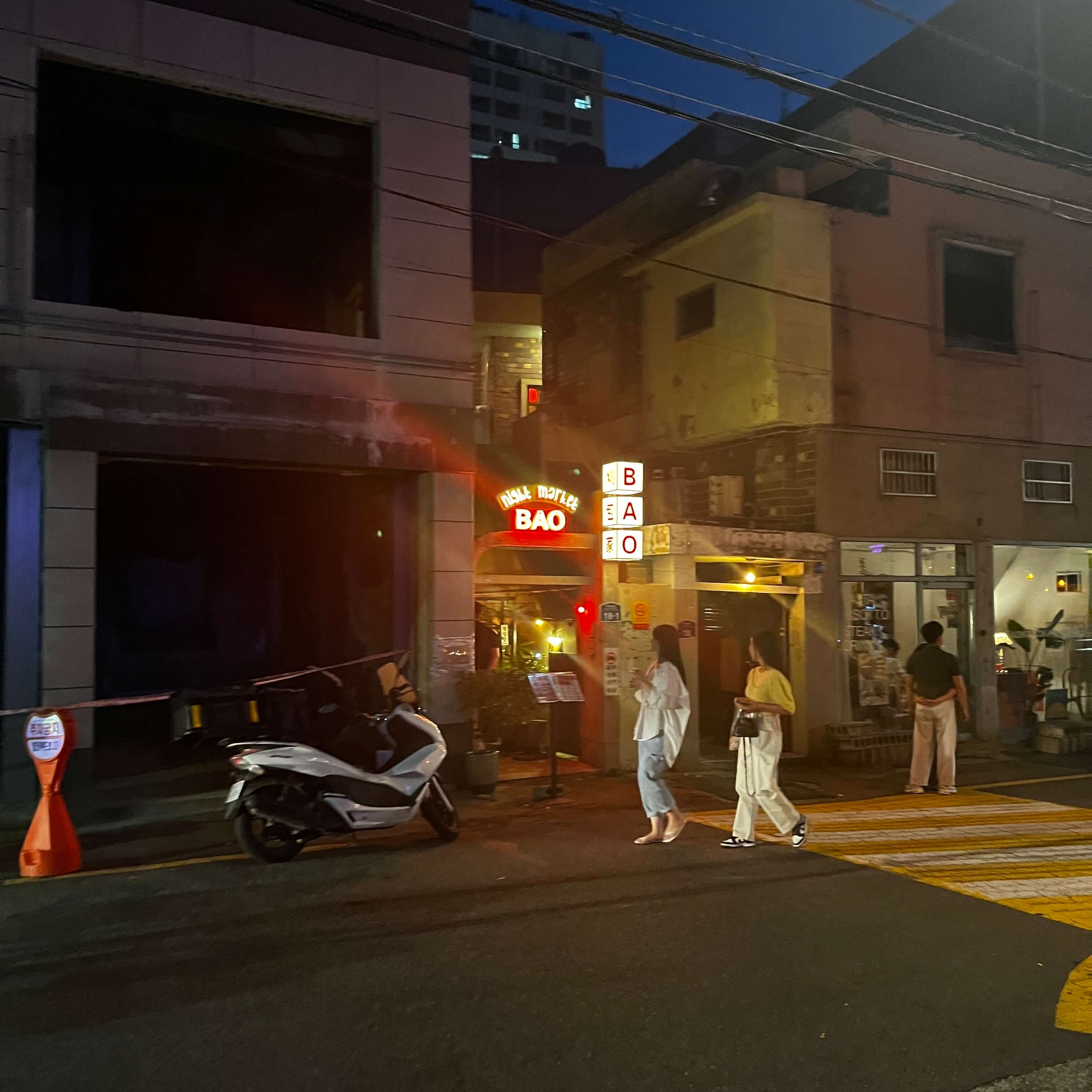바오나이트마켓 밤 풍경