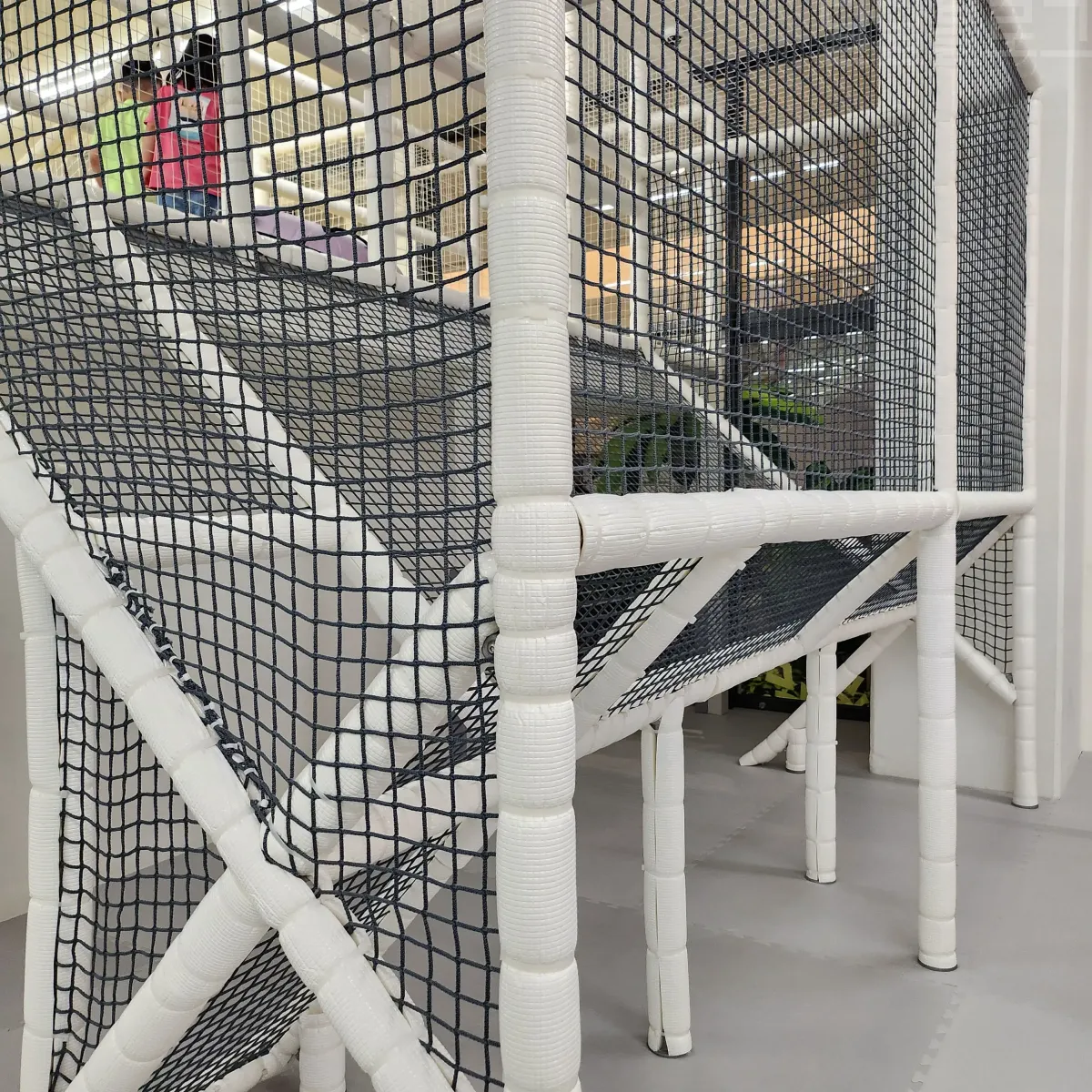 고고다이노-키즈카페-그물놀이터