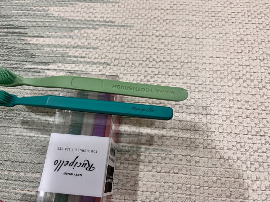 루치펠로와 로로벨 와와 칫솔 비교