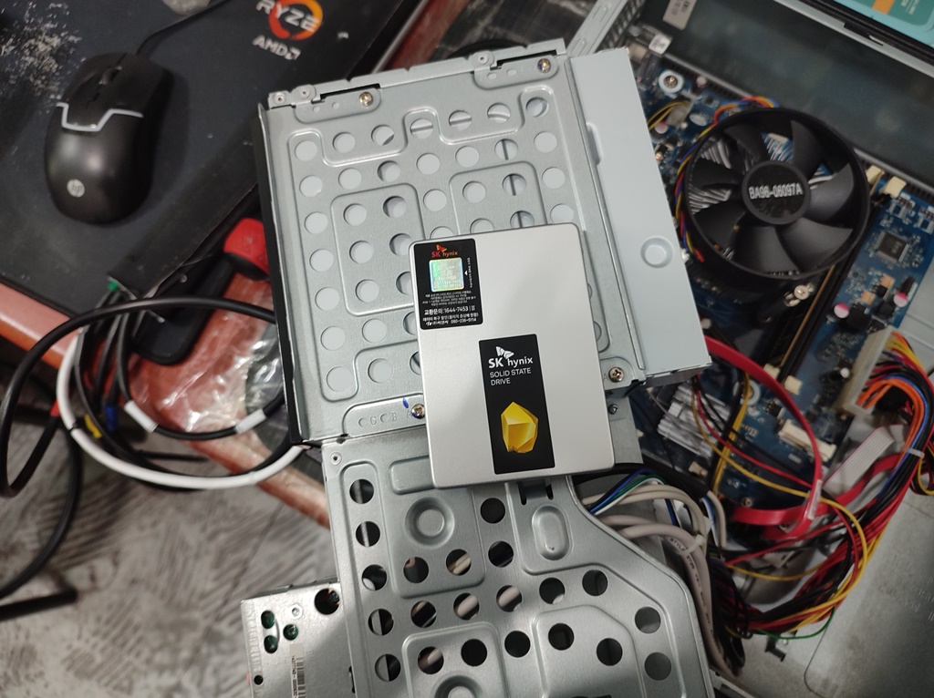 SK 하이닉스 S31 250GB SSD 보증 스티커 부착