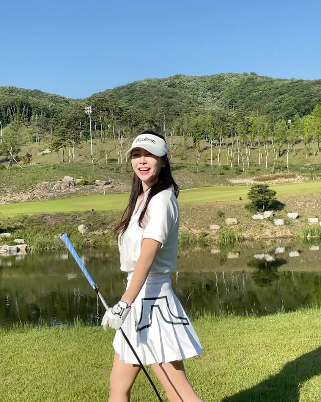 이지현 아나운서 골프장에서 골프채를 든 모습