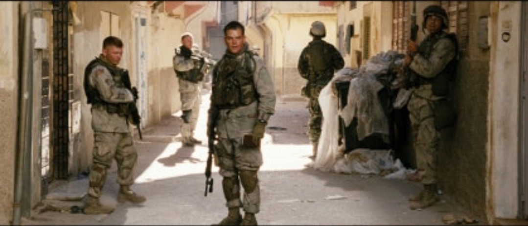 그린존 영화속 장면, 대량상사 무기 첩보를 받고 출동하여 수색하는 중의 한장면