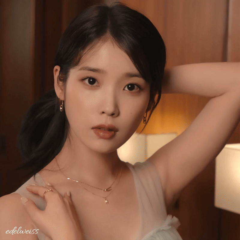 아이유 제이에스티나 화보 움짤 1