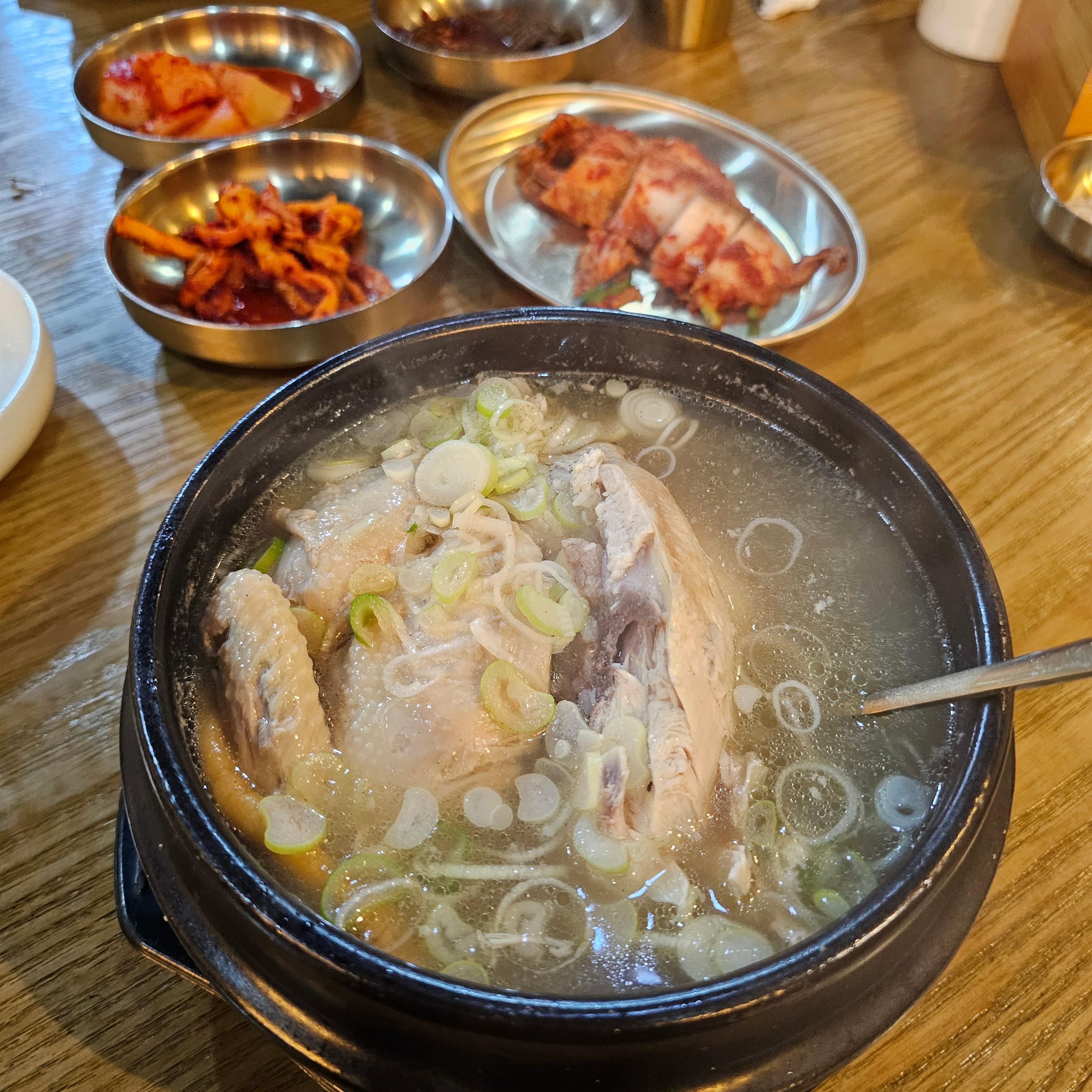 중국에서 먹는 삼계탕 주로 한국식당에서