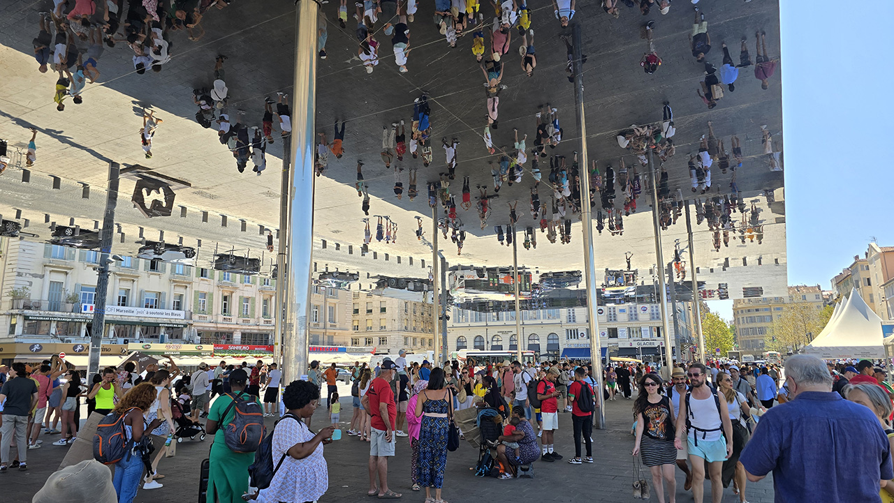 마르세유 대형 거울 파빌리온