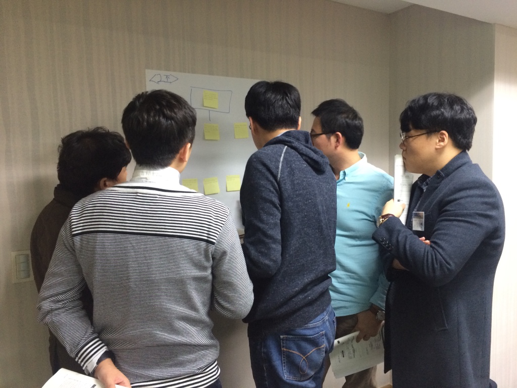 신한은행 행원을 대상으로 '전략적 사고' 강의 진행