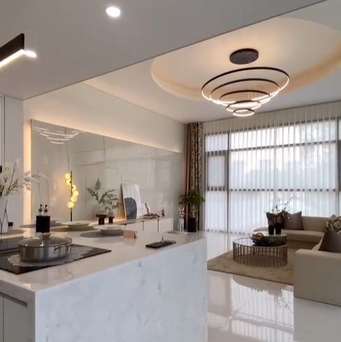 거실과 함께 주방이 있는 인테리어 구조