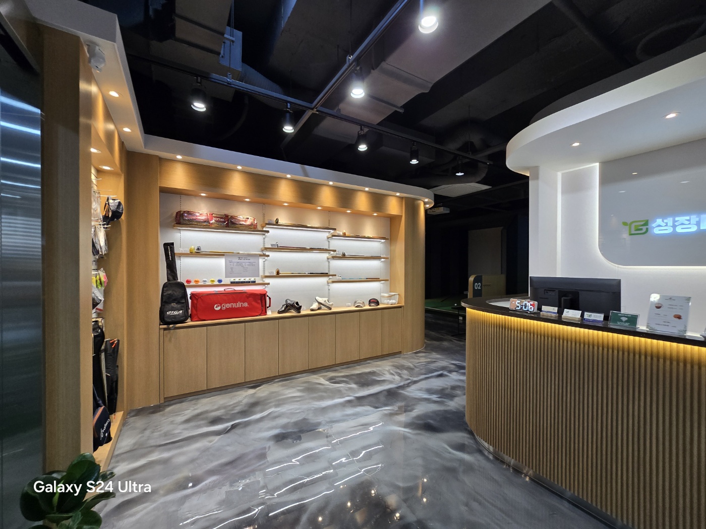 성장나무파크골프 실내모습