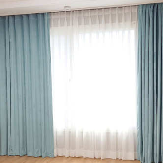민트색 커튼