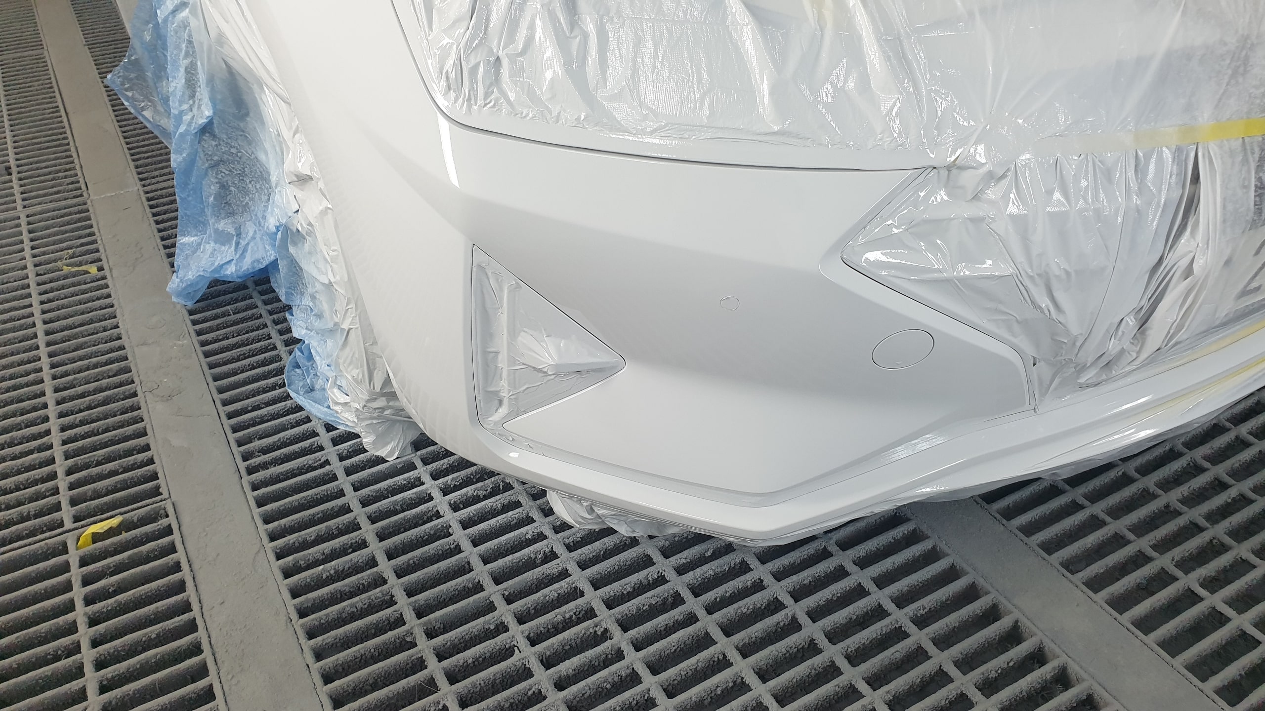 도색 중 범퍼도색 - 도색 중